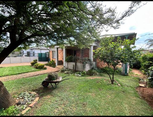 3 BEDROOM HOUSE FOR SALE IN SELECTION PARK